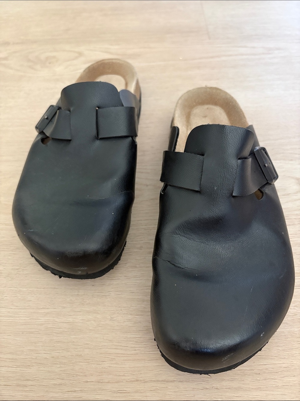 Cushionaire Genuine Leather Black Buckle Clogs Size 8.5M